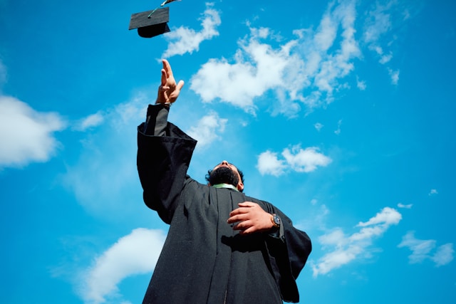 Bursaries & Scholarships 🎓